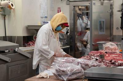 2022-04-27-meat-processing-gty-773