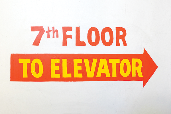 40222 Sign 7thfloorelevator