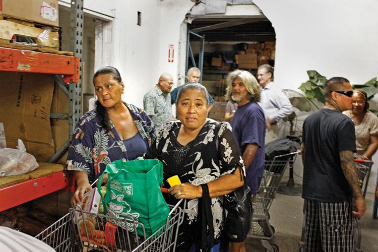 40671 1147amhawaiifoodbankshopping