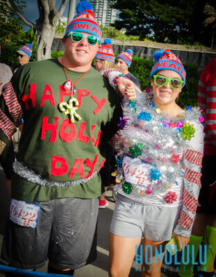 33997 Hnlmaguglysweater2014hnlmagkbp 6702