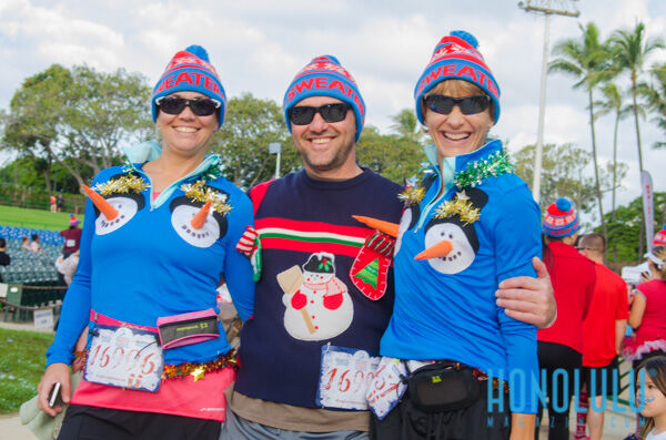 33963 Hnlmaguglysweater2014hnlmagkbp 6587