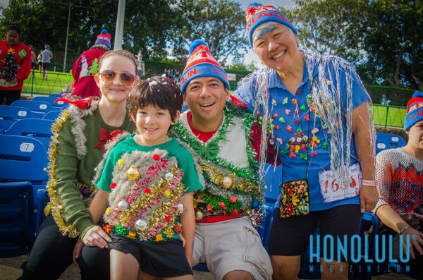 33979 Hnlmaguglysweater2014hnlmagkbp 6621
