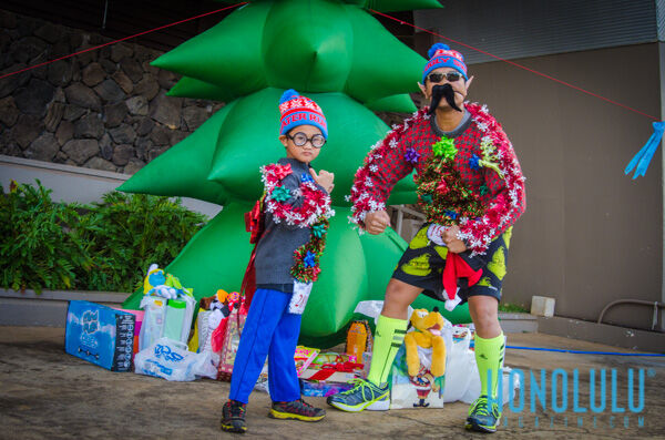 33952 Hnlmaguglysweater2014hnlmagkbp 6522
