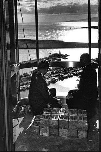34848 Glass Elevator Opens