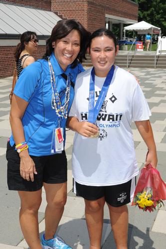 42933 Day2nikilanirojaswithcindyujimorispecialolympicshawaiidirectorofvolunteerandcorporaterelations