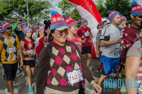 34009 Hnlmaguglysweater2014hnlmagkbp 6738