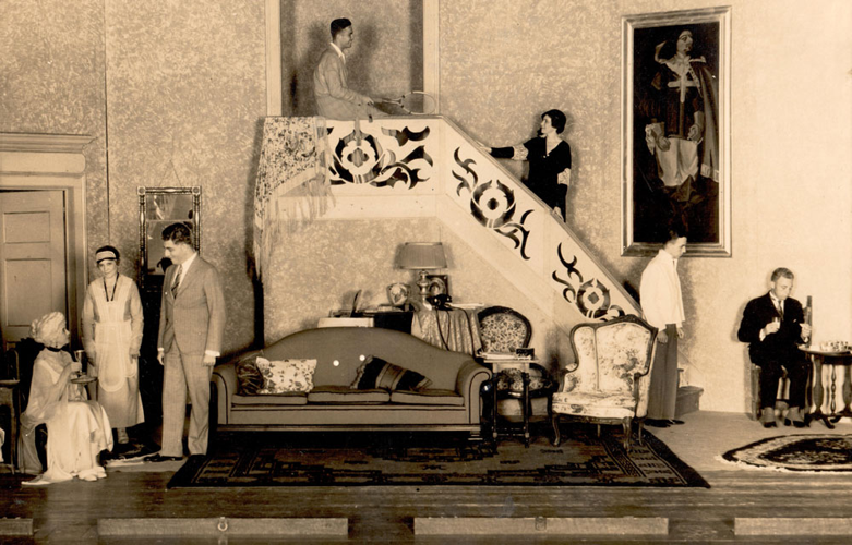 44809 The Royal Family 1931
