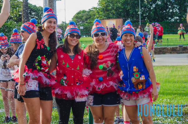 33969 Hnlmaguglysweater2014hnlmagkbp 6599