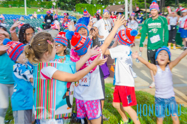 33961 Hnlmaguglysweater2014hnlmagkbp 6579