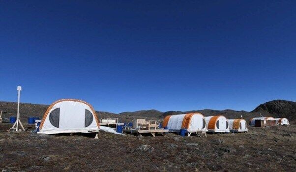 Neo Star Camp at the Sarfartoq Project: A fully equipped field facility capable of accommodating approximately 25–30 personnel and providing full support infrastructure for exploration, drilling and development activities across the Sarfartoq license area.
