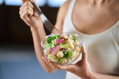 ¿Cómo afectan las dietas bajas en calorías al estado de ánimo de una persona?