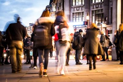 Los vecindarios urbanos más densos hacen que la gente camine
