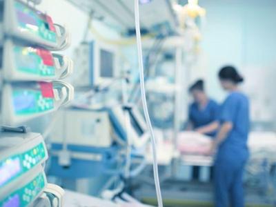 Adolescente canadiense hospitalizado en estado crítico con gripe aviar