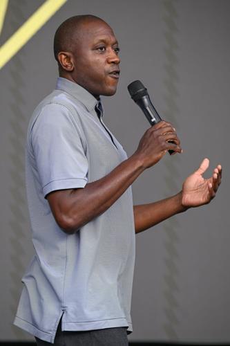 Mizzou head basketball coach Dennis Gates speaks to the crowd