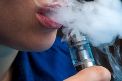 Los vaporizadores con sabor están detrás de un gran aumento en las ventas de cigarrillos electrónicos en EE. UU.