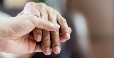 El trauma al inicio de la vida puede estropear el final, según un estudio