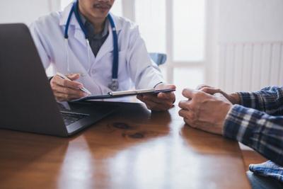 La mayoría de los estadounidenses no saben que los médicos familiares pueden recetar medicamentos antiopioides