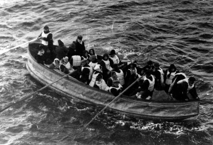 Passengers from the Titanic in a life boat after the crash.