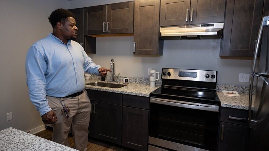 Oliver-Gill-Pilots-Pointe-kitchen.jpg