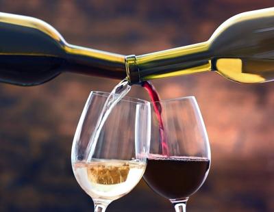 ¿El vino tinto protege contra el cáncer? Quizá no