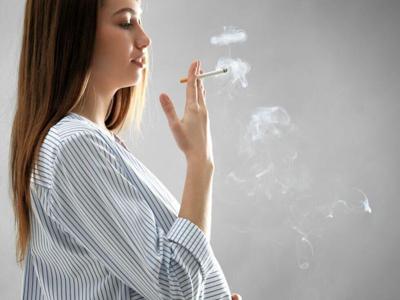 Fumar durante el embarazo podría aumentar las probabilidades de obesidad del bebé más adelante