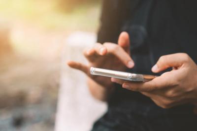 Una aplicación del teléfono podría ayudar a tratar el trastorno por consumo de opioides, sugieren los datos