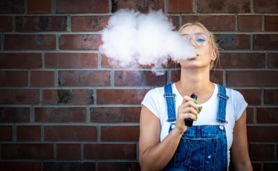 ¿Qué funciona mejor para ayudar a los vapeadores jóvenes a dejar de fumar?
