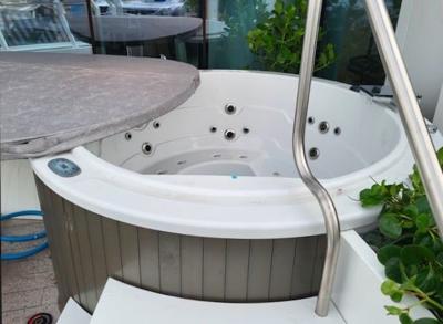 Uno de los jacuzzis privados de los cruceros en el nuevo informe
