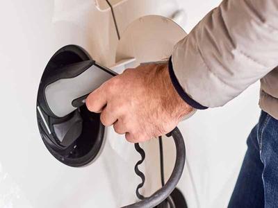 Los peatones tienen el doble de probabilidades de ser atropellados por coches eléctricos que por los de gasolina