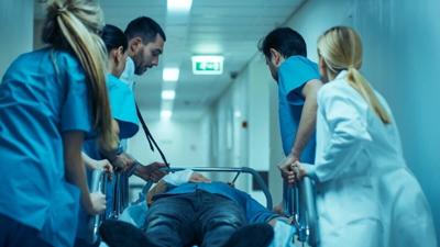 Los pacientes afroamericanos con accidente cerebrovascular tienen más probabilidades de llegar tarde al hospital, sin notificación previa a la sala de emergencias