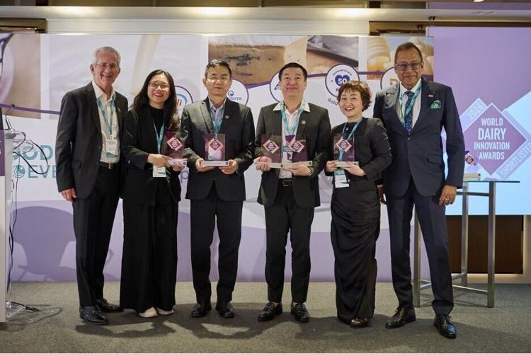 Vinamilk’s representatives received 5 awards at the 2026 World Dairy Innovation Awards in Barcelona, Spain