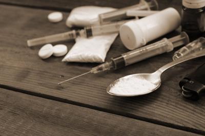 Un hombre estuvo a punto de morir por una enfermedad cerebral relacionada con el fentanilo
