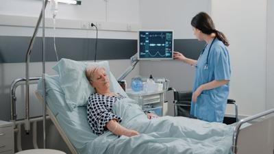 La cirugía cardiaca para las mujeres mayores con frecuencia es un asunto  arriesgado, encuentra un estudio