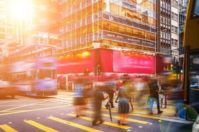 Ciudad, campo o suburbios: ¿Quién es más feliz?