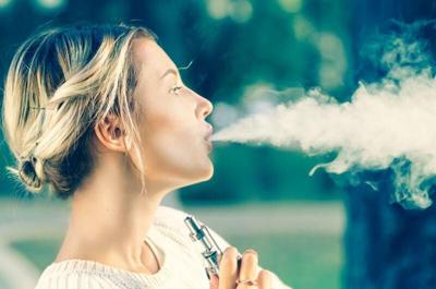 Vapear después de dejar de fumar mantiene alto el riesgo de cáncer de pulmón