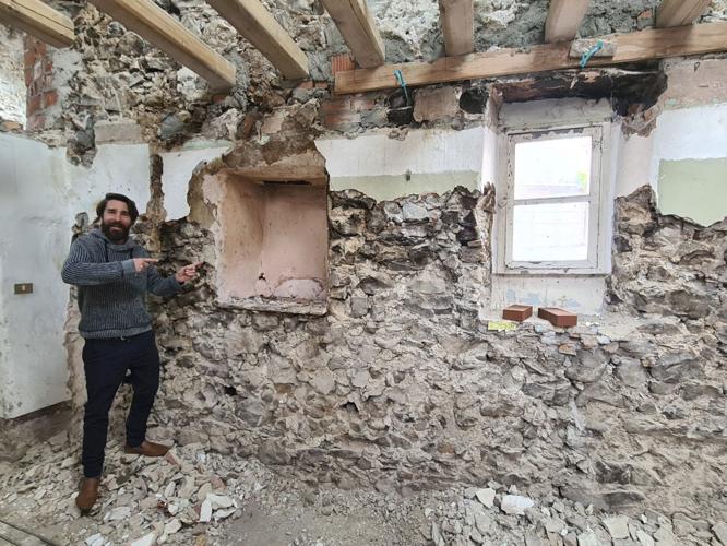 Couple renovating €23k abandoned house in Italy – with items from the dump