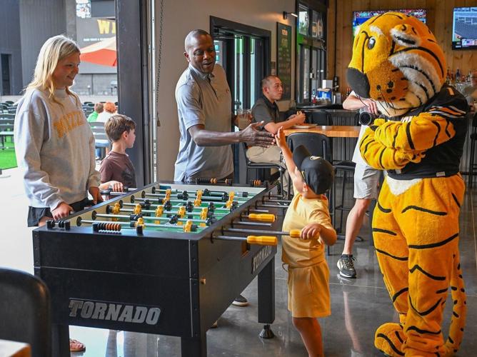 Banner Sharbaugh, 4, gives a high five to Mizzou Men’s Head Basketball Coach