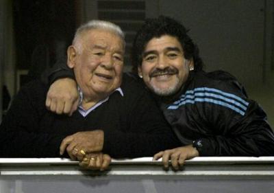 The trial over the death of Argentine football legend Diego Maradona (R) has come to a hold over claims that medical test results presented in court by prosecutors actually belonged to his father, also named Diego (L)