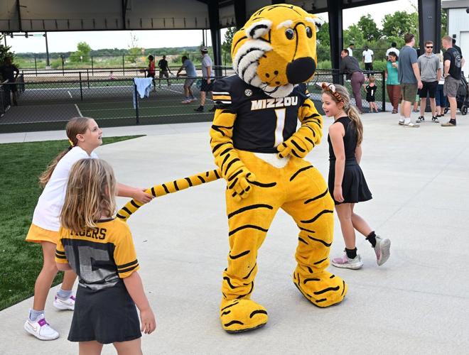 From left, Anna Grant, 6, Kiley Harper, 8, and Kade Grant, 8, pull the tail