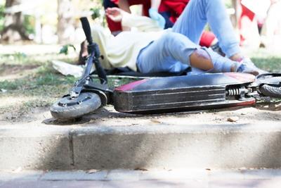 Adolescentes, alcohol y patinetas eléctricas: una amenaza creciente a medida que las lesiones abarrotan las salas de emergencia